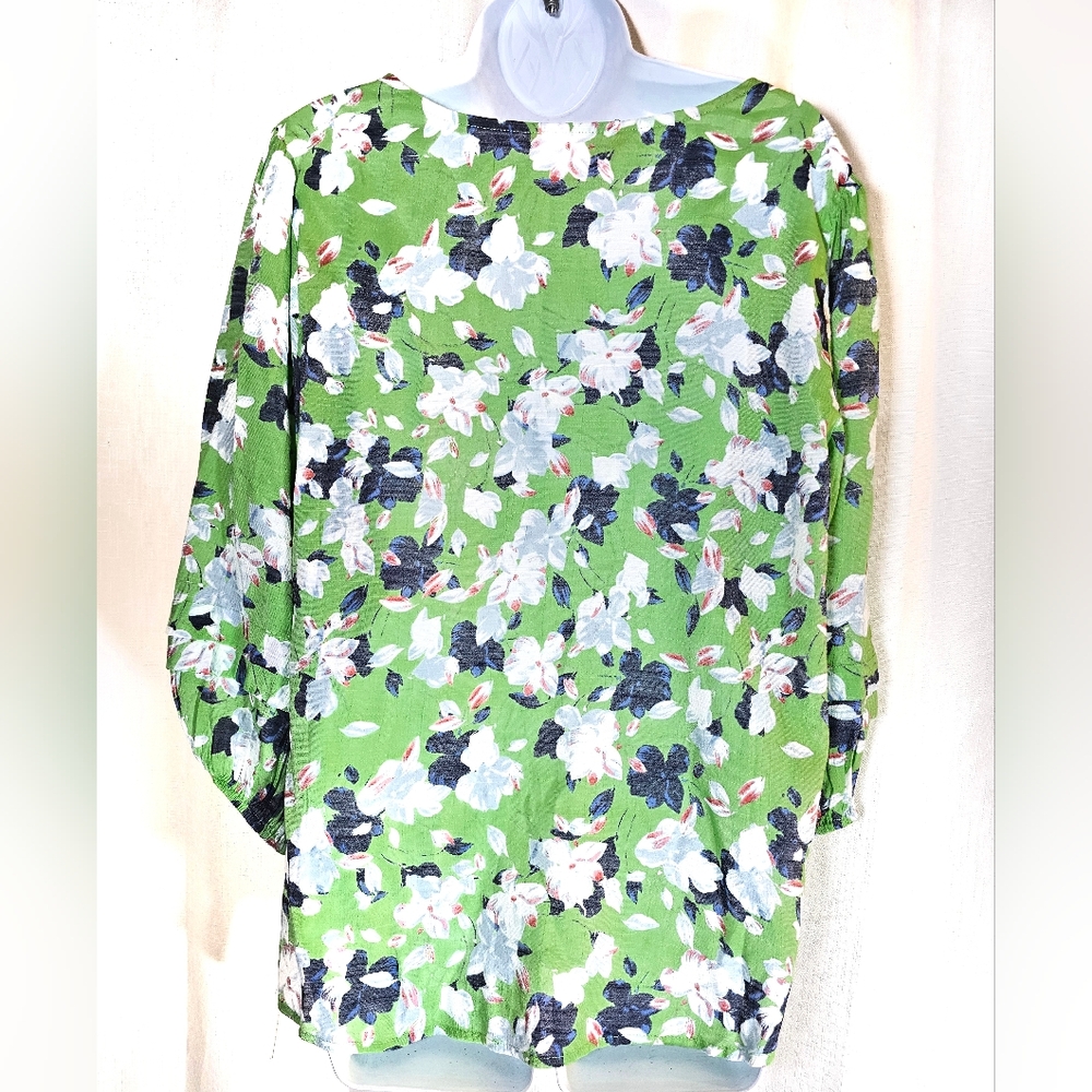 3/$20 Hope & Harlow Floral Top - Picture 5 of 8